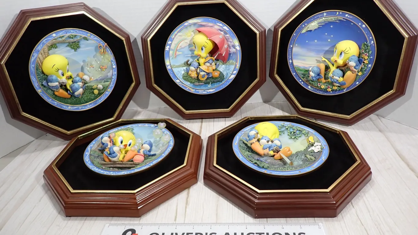 Set of 5 Bradford Exchange Looney Tunes Tweety Bird 3D Collector Plates