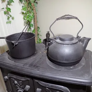 Antique Griswold No. 2 Cast Iron Deep Fat Fryer Pot & Tea Kettle Set