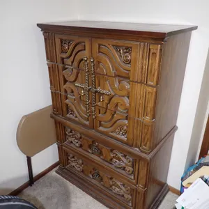 Bassett Furniture Spanish Revival 5-Drawer Dresser with Molded Accent Fronts