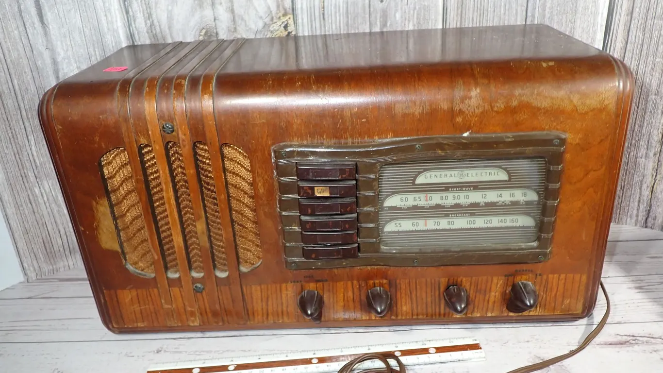 General Electric G-53 Tabletop Wood Superheterodyne Radio - Powered On