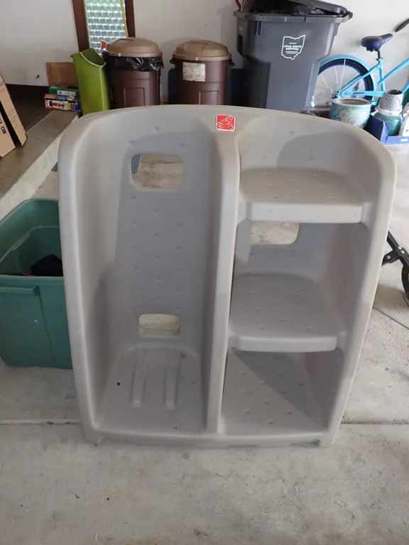 Step2 Heavy-Duty Plastic Sports & Garage Golf Bag Storage Organizer Rack