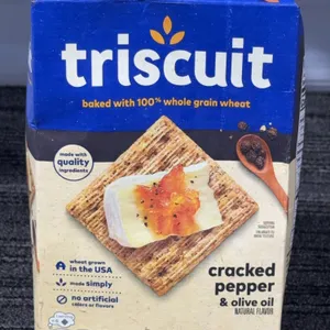 *NEW*  Triscuit Cracked Pepper & Olive Oil Whole Grain Wheat Crackers - Best By: 10/2026