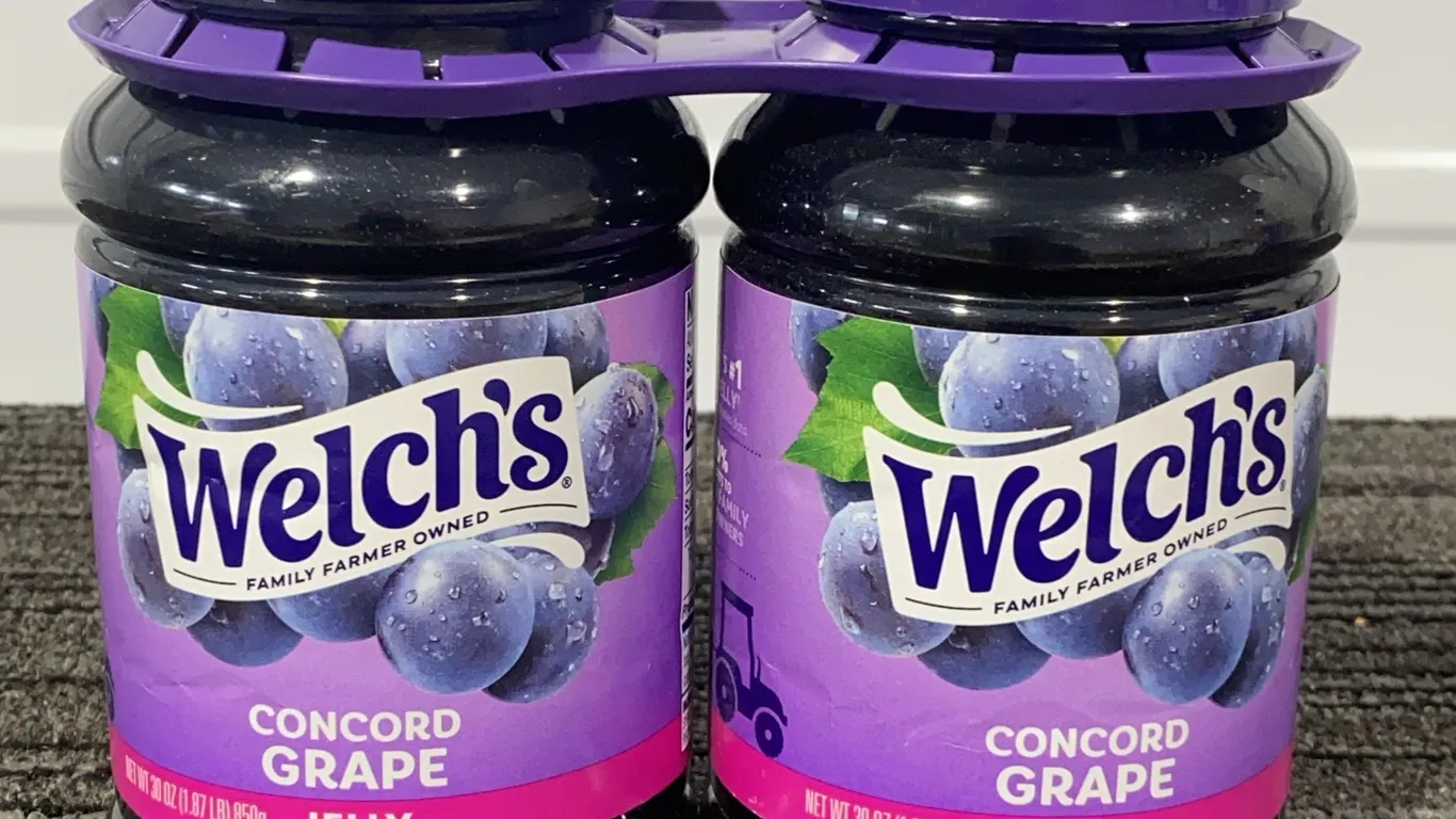 *NEW* 2 Pack Welch's Concord Grape Jelly, 30 OZ Each - Best By: 6/2027