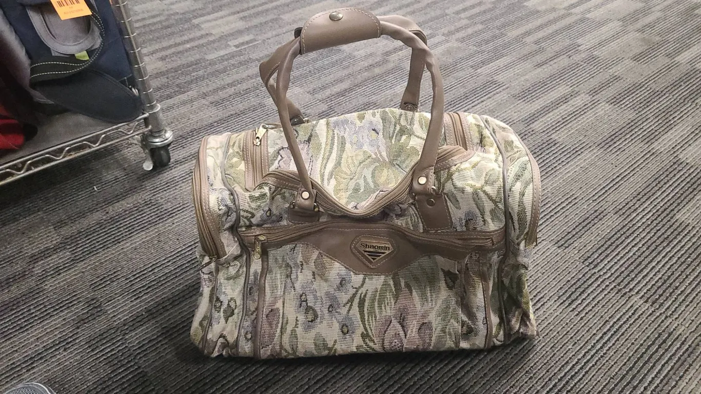 Shaomin Floral Tapestry Travel Duffel Bag With Faux Leather Accents, Lock, And Key Included, See Pho