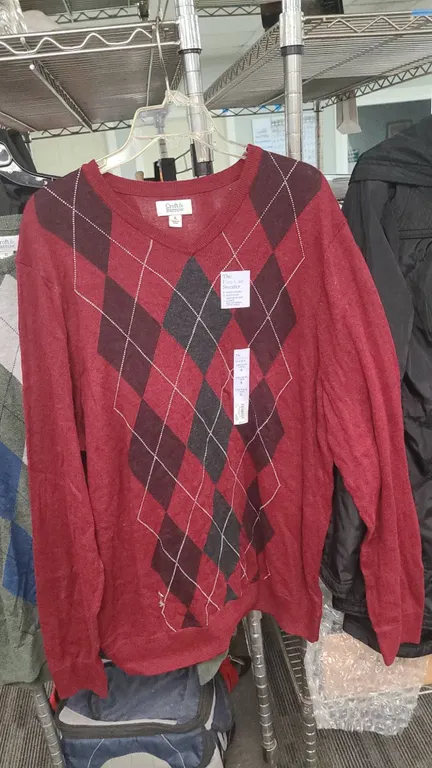 Croft & Barrow Easy Care Long-Sleeve V-Neck Argyle Sweater, Red/Black/Gray, XL, New With Tags, $40 M