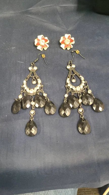 Black Chandelier Drop Earrings with Rhinestones and Enamel Flower Stud Earrings Set, Mixed Metal