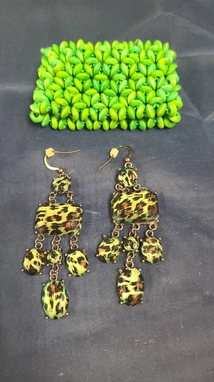 Green Beaded Clutch and Pair of Gold-Tone Leopard Print Dangle Earrings Fashion Jewelry Set (3 Piece