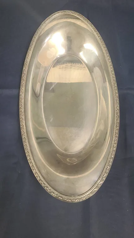 Silver-Plated Oval Serving Platter with Decorative Edge and Classic Design, No Measurements Listed i