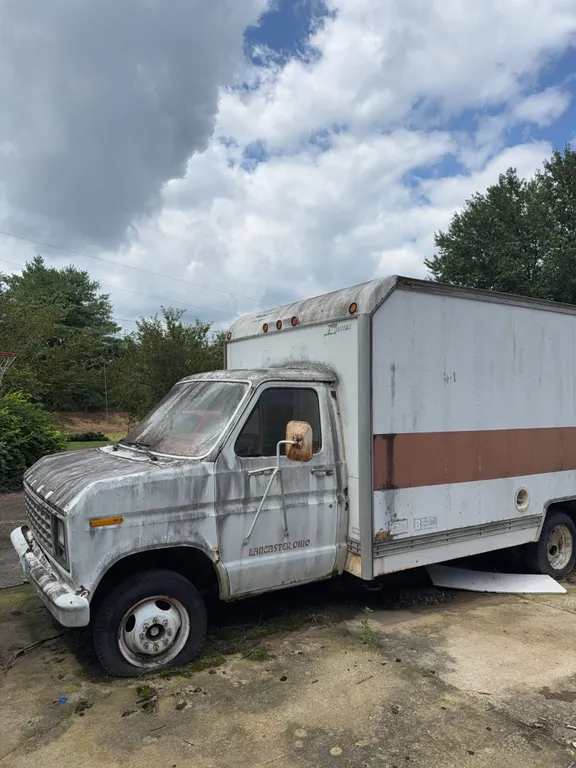 Ford box truck