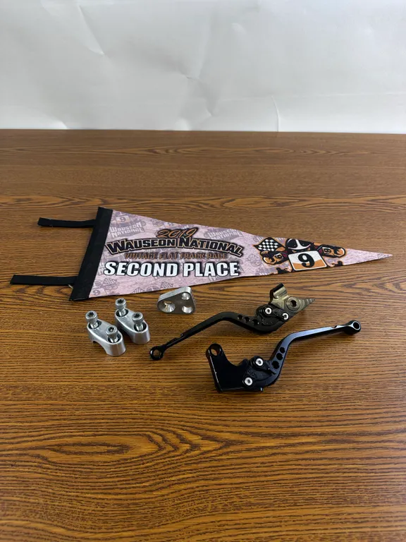 CB750 TOP CLAMPS, HD PENANT AND YAMAHA LEVERS 2006 FZ600