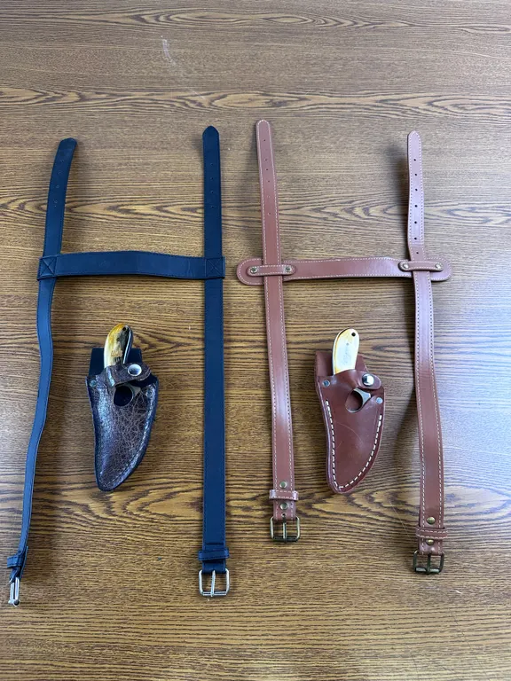 2 WHITEKNUCKLER KNIVES AND BLANKET HARNESSES