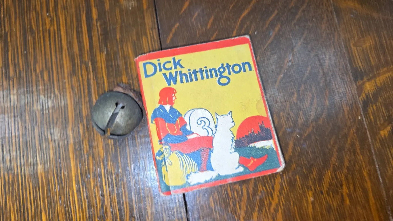 Dick Whittington mini book & bell
