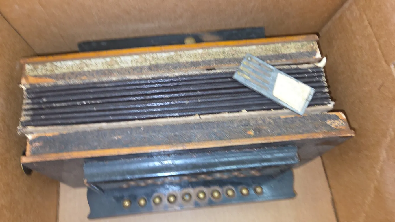 Broken accordian