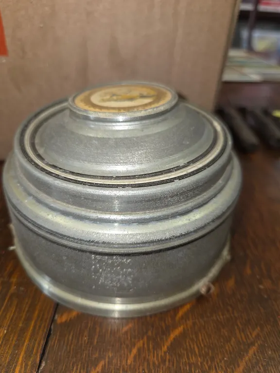 1930s Aluminum Powder Puff Wind Up Music Box Courting Couple WORKS #10