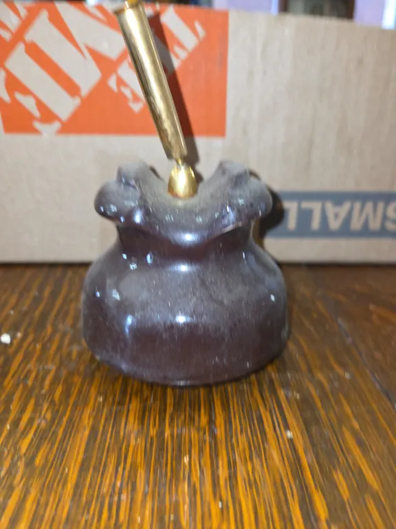 Insulator penholder