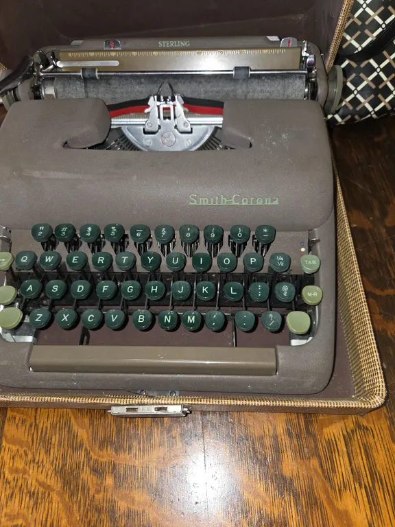 Smith Corona typerwriter & case- works, needs ribbon