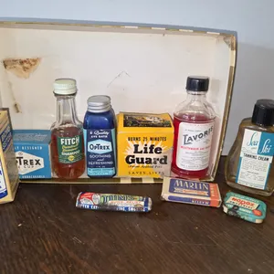 Vtg bathroom items