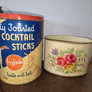 2 metal tins