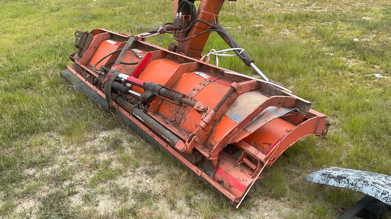COMPLETE UNIVERSAL FRAME PLOW SETUP, 10’ POWER ANGLE BLADE, 9’