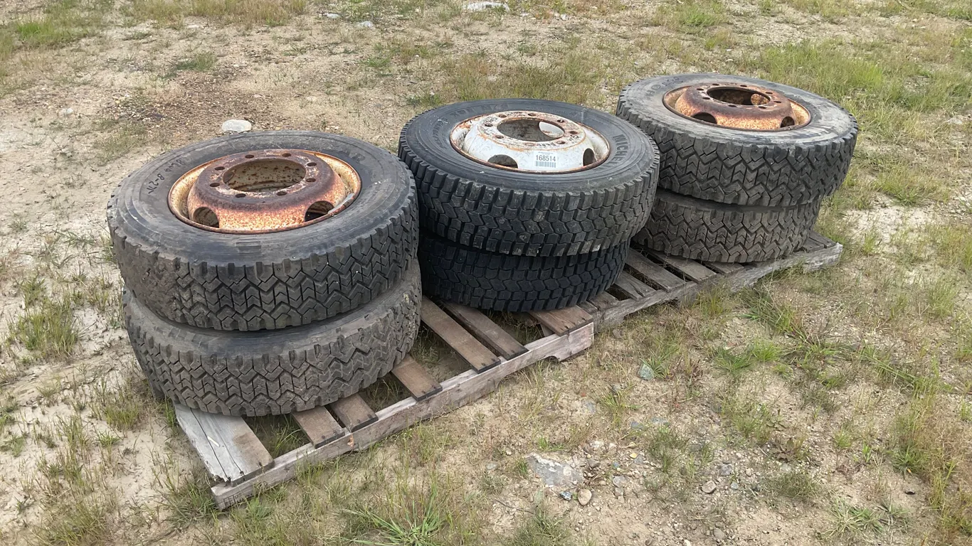 QTY (6) 8 LUG 8-275 BOLT PATTERN TIRES W/ WHEELS,