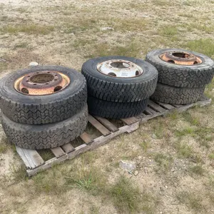 (6) 8 LUG 8-275 BOLT PATTERN TIRES, FITS FORD, GM