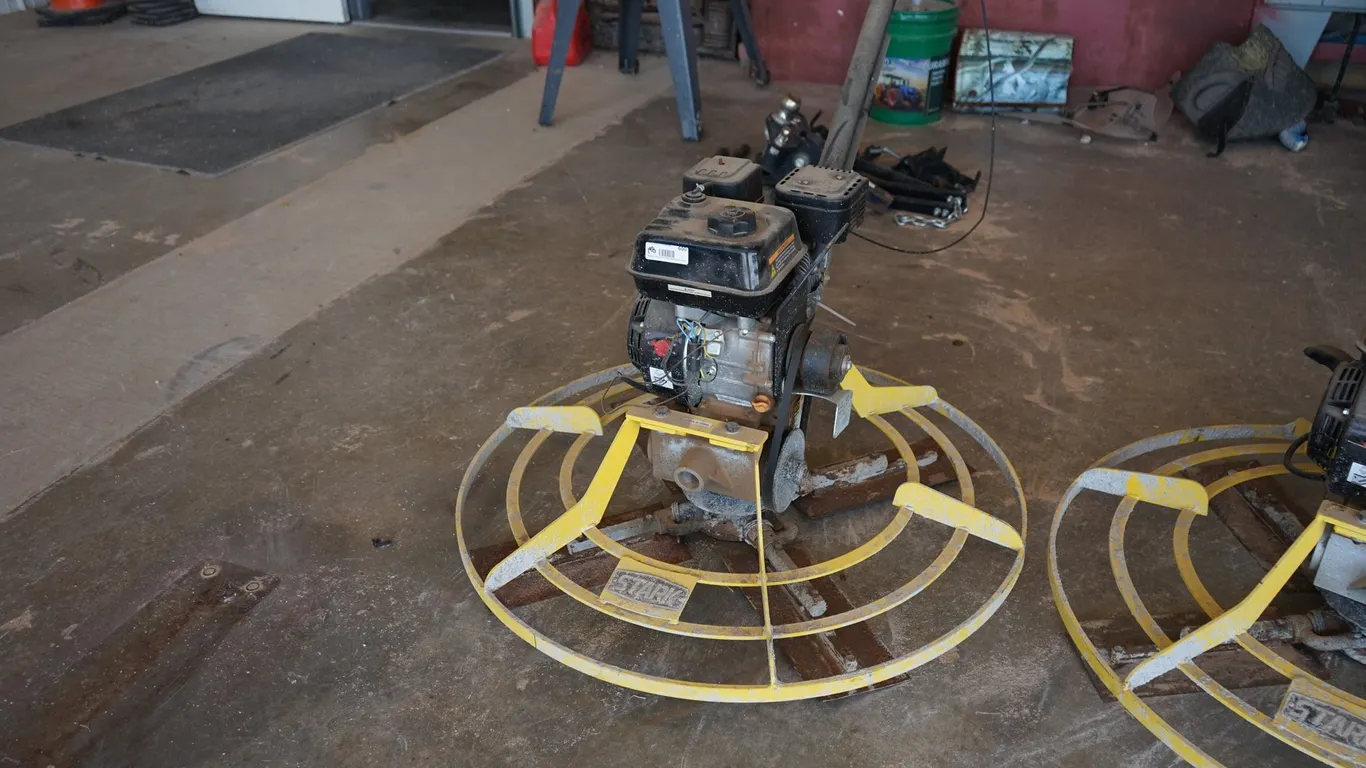 Stark 61025 Gas Powered Walk Behind Power Trowel