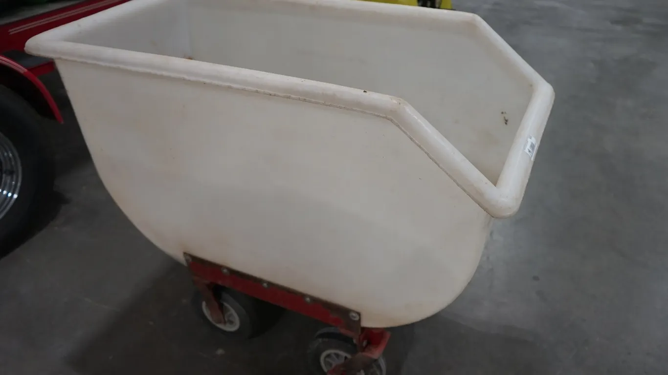 Rolling Bin / Feed Cart