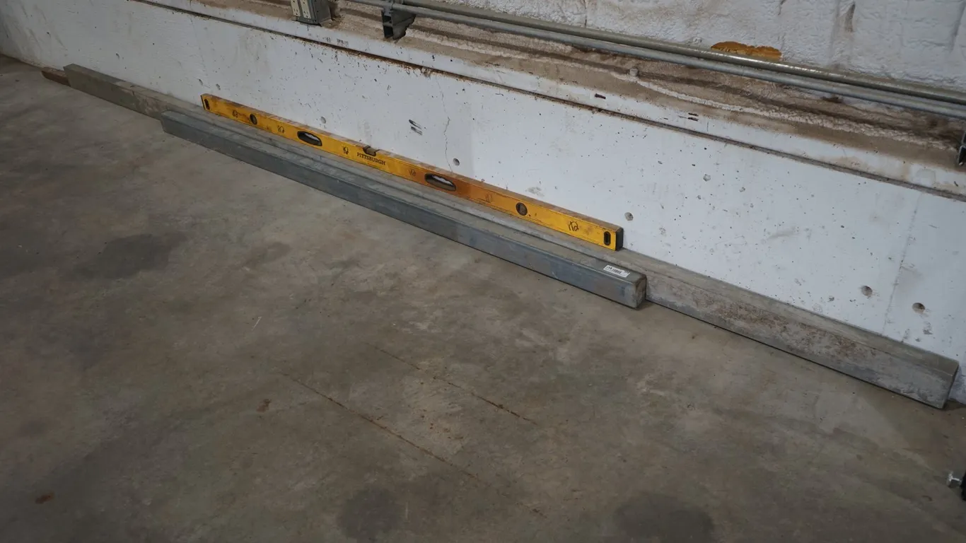 7' x 12' Concrete Screen with Pittsburg 6' Level