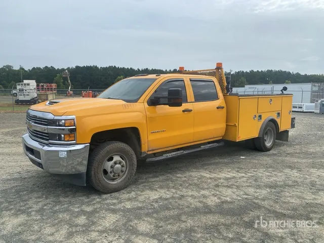 2018 Chevrolet Silverado 3500HD 4x4 Crew Cab Utility Truck
