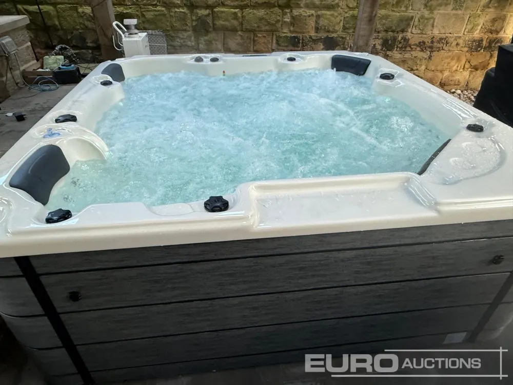 Unused 2026 BG-8836 240Volt 5 Person Hot Tub, 112 Massage Jets, 43 Air Jets, Thermal Cover