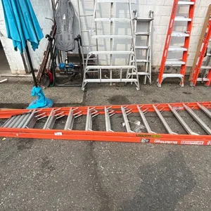 METALTECH BUILDMAN 24' FIBERGLASS EXTENSION LADDER