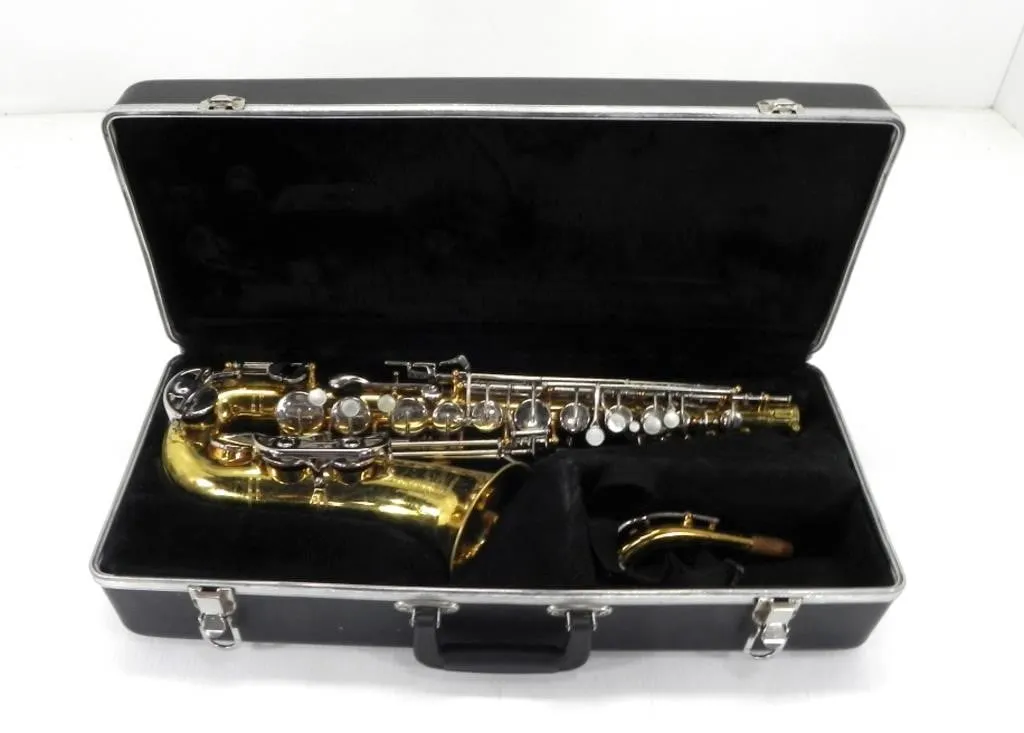 SELMER BUNDY II ALTO SAXOPHONE W/ CASE