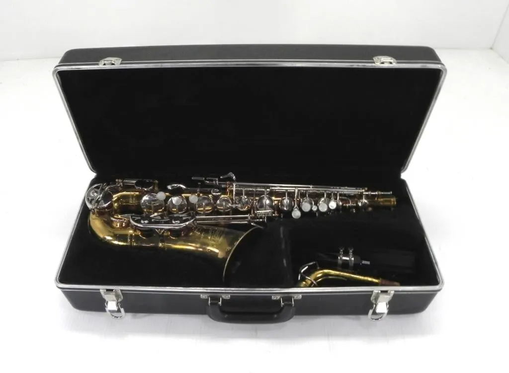 SELMER BUNDY II ALTO SAXOPHONE W/ CASE