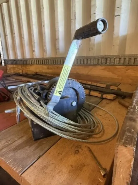 Hand Winch c/w UNUSED Cable and Hook