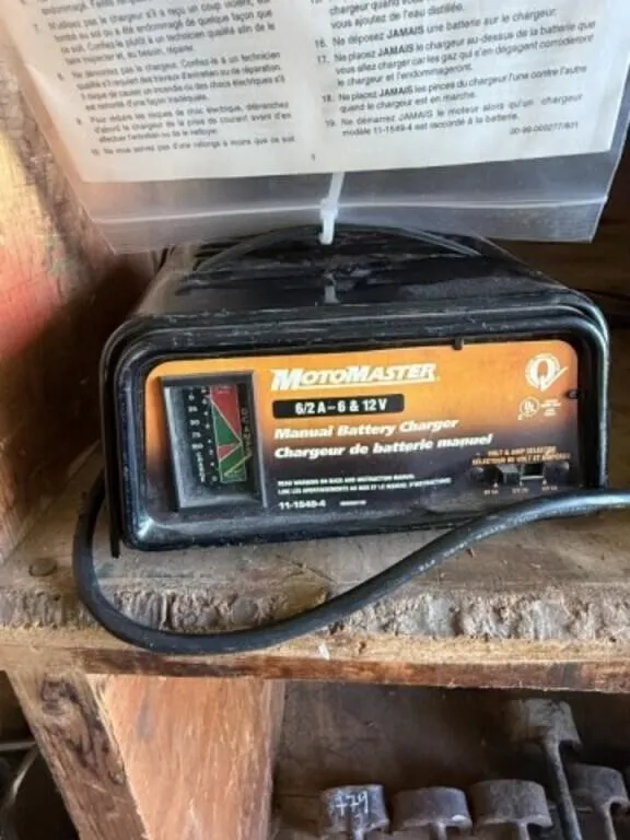 Motomaster 6/2A Manual Battery Charger