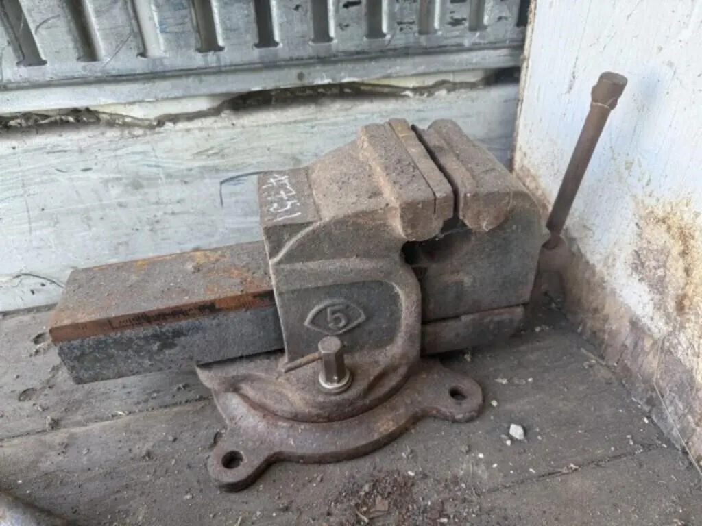 5" Swivel Bench Vise