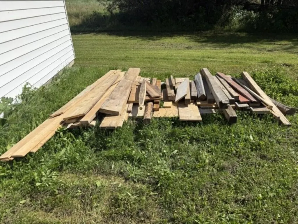 Misc Pile of Lumber (Assorted Sizes)