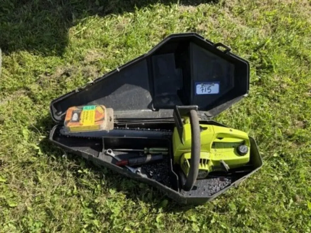 Poulan Micro Super XXV Gas Chainsaw in Case &