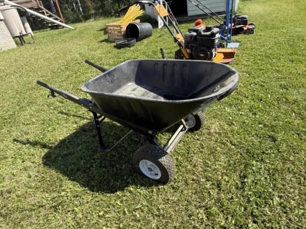 Yardworks Black Plastic 2 Wheeled Wheelbarrow c/w