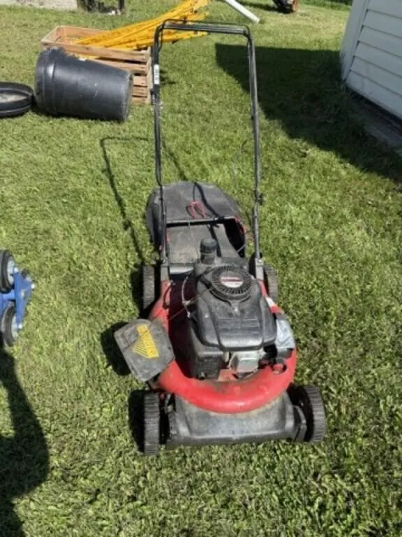 Yard Machines 22" Push Lawnmower - Works