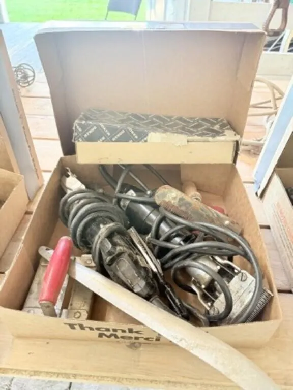 Livestock Grooming Supplies c/w Elec. Clippers
