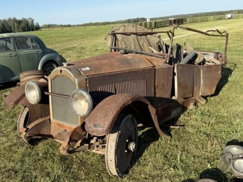 Antique 1920's Studebaker Convertible Car (Rust)