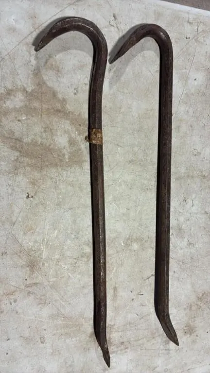 2 Crowbars.