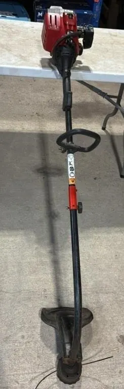 Yard Machines Gas String Trimmer. Turns Over.