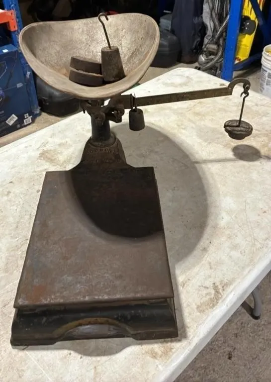 Gordon�s Hardware Scale w/Weights.