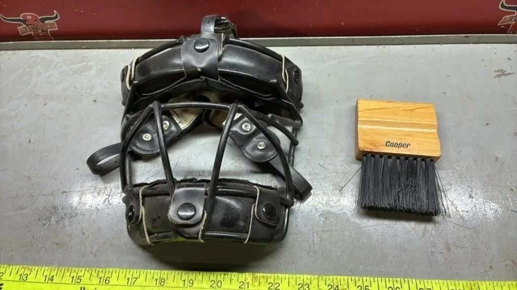 Umpire�s Mask & Brush. Tested, Working - The