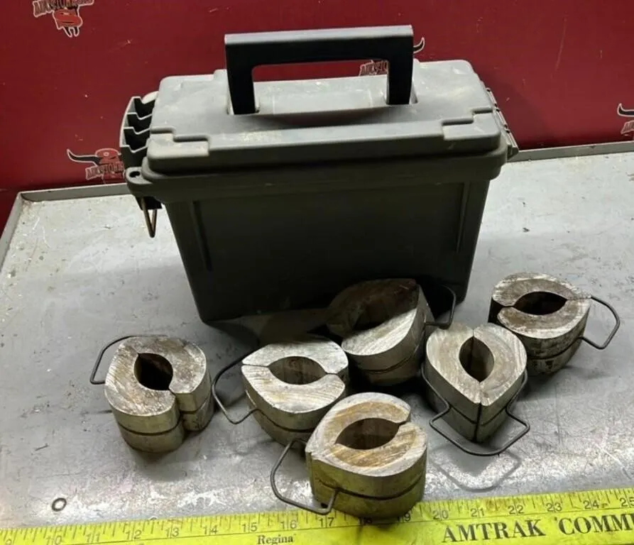 Small Plastic Ammunition Box w/Hydraulic Cylinder