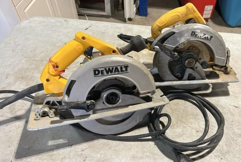 2 DeWalt Circular Saws. One doesn't work.