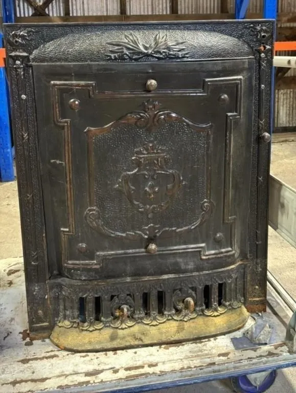 Antique Fireplace Insert "THE WINNIPEG". 24.5�W x