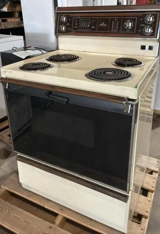 Hotpoint Self Clean Stove. Almond Colour. Working